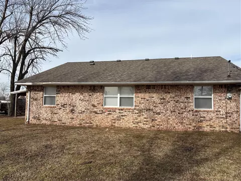 Exterior - 1001 E Pecan St, Cushing, OK 74023 photo 4 of 5