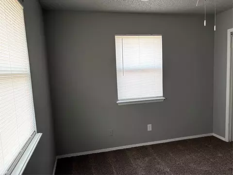 Bedroom - 1001 E Pecan St, Cushing, OK 74023 photo 4 of 4