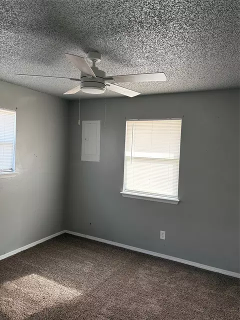 Bedroom - 1001 E Pecan St, Cushing, OK 74023 photo 2 of 4