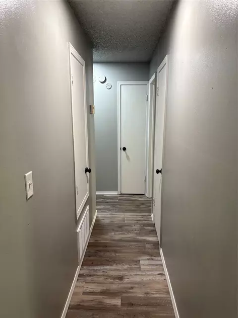 Entry Way - 1001 E Pecan St, Cushing, OK 74023 photo 1 of 2