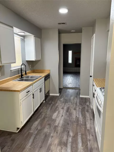 Kitchen - 1001 E Pecan St, Cushing, OK 74023 photo 1 of 3