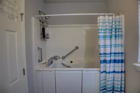 Bath - 25450 E 93rd Pl S, Broken Arrow, OK 74014 photo 2 of 4
