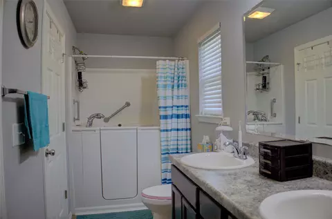 Bath - 25450 E 93rd Pl S, Broken Arrow, OK 74014 photo 1 of 4