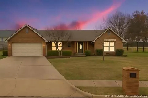 174 Parkhill Pl, Bartlesville, OK 74006