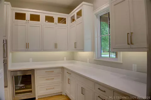 Kitchen - 211 E 34th St, Tulsa, OK 74105 photo 7 of 8