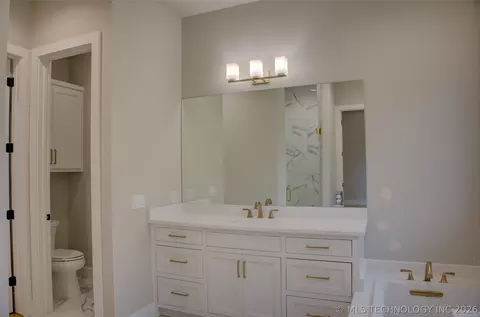 Bath - 211 E 34th St, Tulsa, OK 74105 photo 2 of 11
