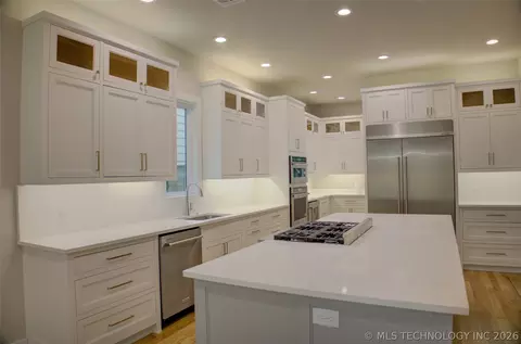 Kitchen - 211 E 34th St, Tulsa, OK 74105 photo 4 of 8
