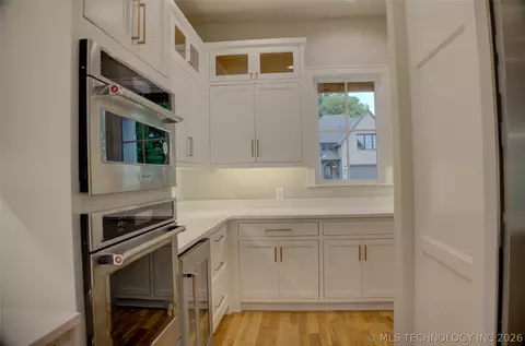Kitchen - 211 E 34th St, Tulsa, OK 74105 photo 6 of 8
