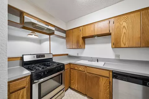 Kitchen - 2201 W Quantico St, Broken Arrow, OK 74011 photo 1 of 2