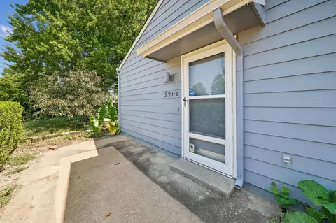 Exterior - 2201 W Quantico St, Broken Arrow, OK 74011 photo 2 of 4