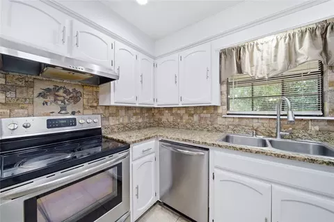 Kitchen - 7629 E 88th Pl, Tulsa, OK 74133 photo 3 of 5