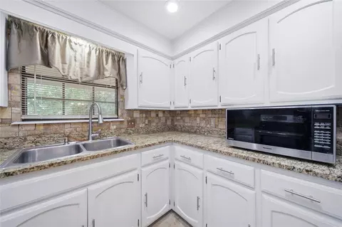 Kitchen - 7629 E 88th Pl, Tulsa, OK 74133 photo 4 of 5