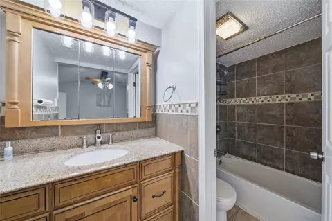 Bath - 7629 E 88th Pl, Tulsa, OK 74133 photo 1 of 2
