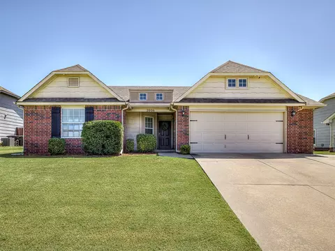 2006 W Greenleaf Ct, Bartlesville, OK 74006