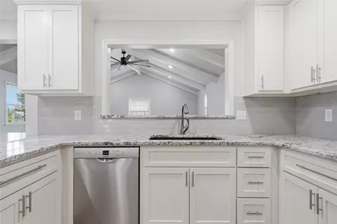 Kitchen - 332 E 45th Pl, Tulsa, OK 74105 photo 3 of 5