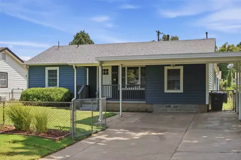 Exterior - 332 E 45th Pl, Tulsa, OK 74105 photo 5 of 12
