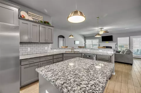 Kitchen - 25375 E 87th St S, Broken Arrow, OK 74014 photo 2 of 4