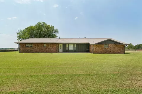 Exterior - 344701 E 750 Rd, Agra, OK 74824 photo 1 of 13