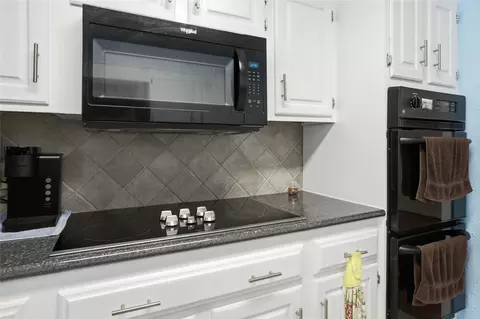 Kitchen - 8217 Meadow Dr, Fort Smith, AR 72908 photo 2 of 2