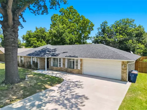 Exterior - 8217 Meadow Dr, Fort Smith, AR 72908 photo 3 of 10