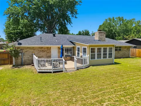 Exterior - 8217 Meadow Dr, Fort Smith, AR 72908 photo 5 of 10