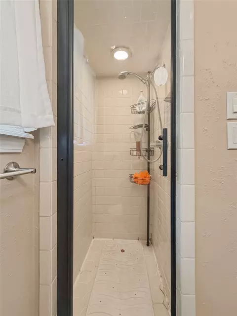 Bath - 8217 Meadow Dr, Fort Smith, AR 72908 photo 4 of 4