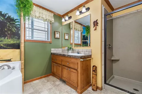 Bath - 58700 E 336 Rd, Jay, OK 74346 photo 4 of 5