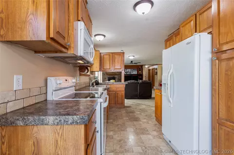 Kitchen - 58700 E 336 Rd, Jay, OK 74346 photo 3 of 5