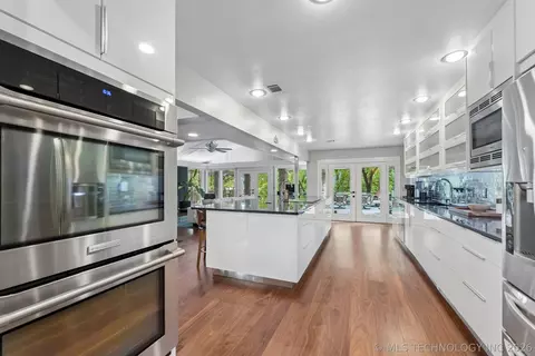 Kitchen - 3447 E 76th St, Tulsa, OK 74136 photo 7 of 7