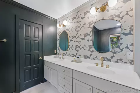 Bath - 3447 E 76th St, Tulsa, OK 74136 photo 6 of 8