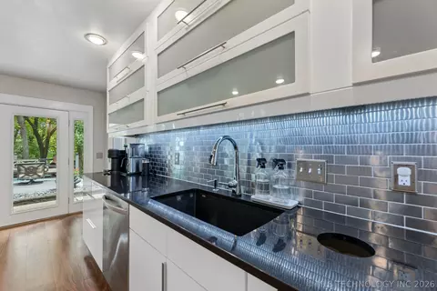 Kitchen - 3447 E 76th St, Tulsa, OK 74136 photo 6 of 7