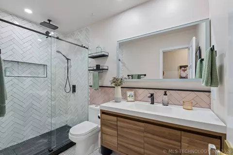 Bath - 3447 E 76th St, Tulsa, OK 74136 photo 1 of 8