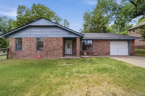220 S 15 St, Collinsville, OK 74021