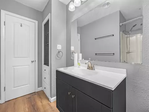 Bath - 7816 E 4th St, Tulsa, OK 74112 photo 3 of 3