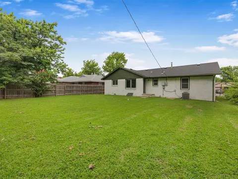 Exterior - 7816 E 4th St, Tulsa, OK 74112 photo 5 of 6