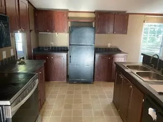 Kitchen - 105325 S 4308 Rd, Checotah, OK 74426 photo 1 of 1