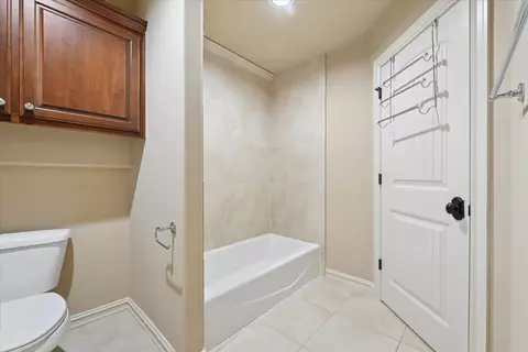 Bath - 9669 E 107th St S, Tulsa, OK 74133 photo 8 of 9