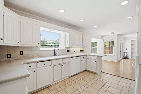 Kitchen - 3436 E 86th St, Tulsa, OK 74137 photo 2 of 3