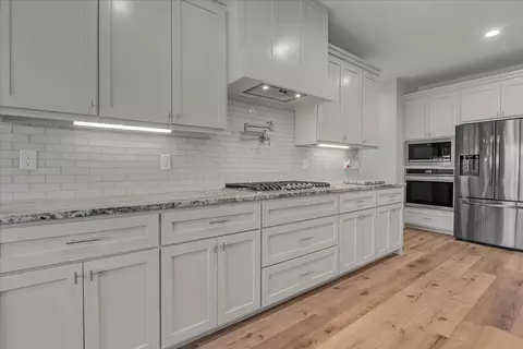 Kitchen - 113 E 168th St S, Glenpool, OK 74033 photo 5 of 9