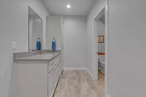 Bath - 113 E 168th St S, Glenpool, OK 74033 photo 6 of 8