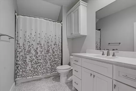 Bath - 113 E 168th St S, Glenpool, OK 74033 photo 5 of 8