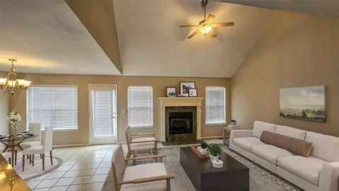 Living - 123 E 156th Pl S, Glenpool, OK 74033 photo 2 of 4
