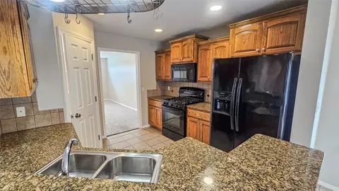 Kitchen - 123 E 156th Pl S, Glenpool, OK 74033 photo 2 of 2
