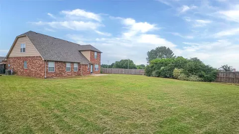 Exterior - 123 E 156th Pl S, Glenpool, OK 74033 photo 3 of 4