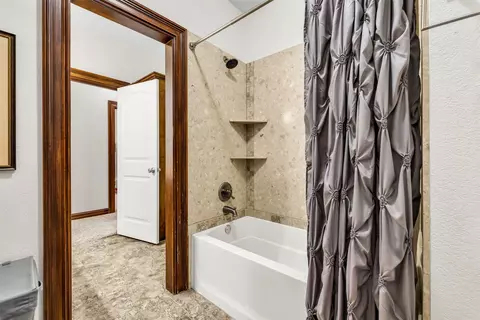 Bath - 27318 E 758 Rd, Wagoner, OK 74467 photo 4 of 5