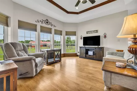 Living - 27318 E 758 Rd, Wagoner, OK 74467 photo 4 of 4
