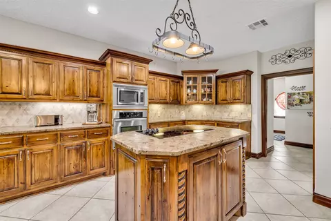 Kitchen - 27318 E 758 Rd, Wagoner, OK 74467 photo 2 of 4