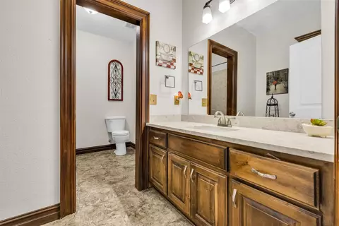 Bath - 27318 E 758 Rd, Wagoner, OK 74467 photo 3 of 5