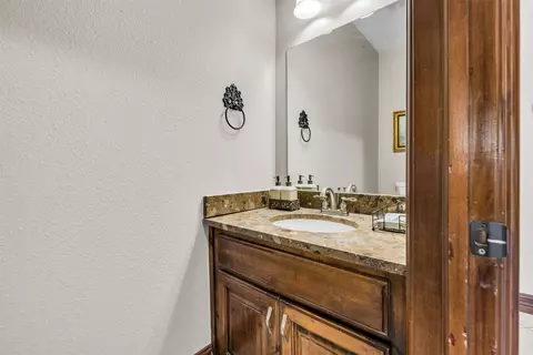 Bath - 27318 E 758 Rd, Wagoner, OK 74467 photo 5 of 5