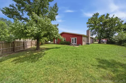 Exterior - 9902 E 28th Pl, Tulsa, OK 74129 photo 7 of 7